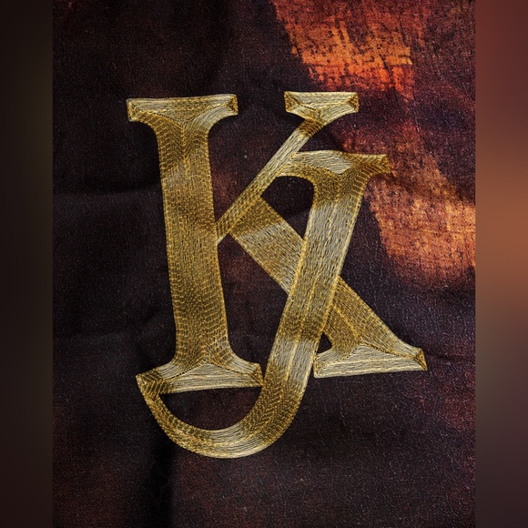 Authentic Louis Vuitton Scarf.  Monogram Mona Lisa - Picture 5 of 5